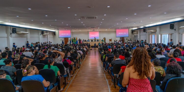 Prefeito Léo Moraes ouve demandas de famílias atípicas e anuncia ações imediatas