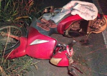 URGENTE: Mulher morre após ser atropelada por caminhão