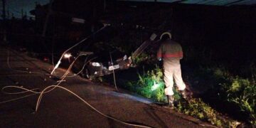Motorista fugiu veículo após derrubar poste de energia em Porto Velho