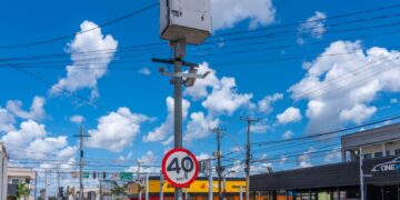 Prefeitura promove ação de conscientização de motoristas antes de reativar radares