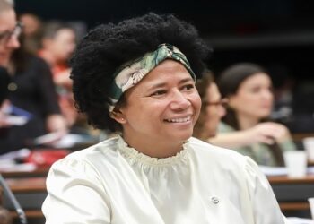 Vitória para a população: Sílvia Cristina celebra a regulamentação da Política Nacional do Câncer