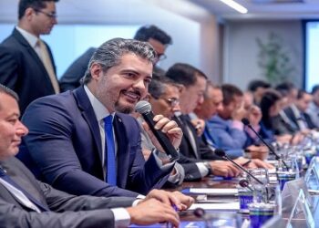 Thiago Flores apresenta projeto para ampliar ensino de educação financeira nas escolas