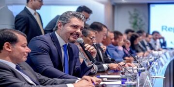 Thiago Flores apresenta projeto para ampliar ensino de educação financeira nas escolas