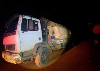 BPA Apreende Caminhão com madeira transportada irregularmente em Vista Alegre do Abunã