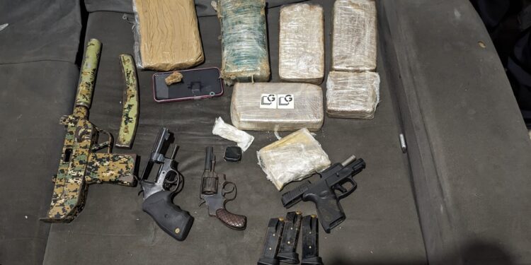 ARMAS APREENDIDAS SÃO POR EQUIPES DO 1º BPM