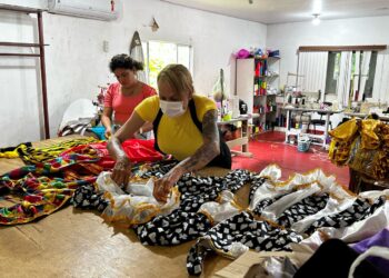 Fantasias e adereços da Corte do Rei Momo são confeccionados por artistas de Porto Velho