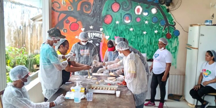Centro Pop realiza projeto de oficina de culinária com pessoas em situação de vulnerabilidade
