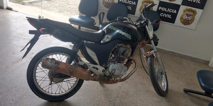 Dois homens são presos por receptação de motocicleta furtada em Ariquemes