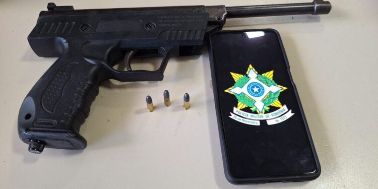PRESIDENTE MÉDICI: POLÍCIA MILITAR APREENDE ARMA DE FOGO ÀS MARGENS DA BR-364