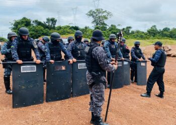 PREPARAÇÃO PARA O CARNAVAL: POLICIAIS DA FORÇA TÁTICA RECEBEM INSTRUÇÃO DO BPTAR E BPCHOQUE NO 1º BATALHÃO