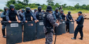 PREPARAÇÃO PARA O CARNAVAL: POLICIAIS DA FORÇA TÁTICA RECEBEM INSTRUÇÃO DO BPTAR E BPCHOQUE NO 1º BATALHÃO