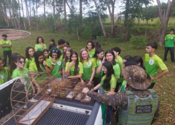 Patrulha Ambiental da PM em Vilhena realiza soltura de pássaros silvestres com participação de alunos do IFRO