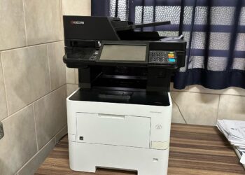 Deputado Alan Queiroz entrega equipamentos eletrônicos para a Escola Marcello Cândia, em Porto Velho