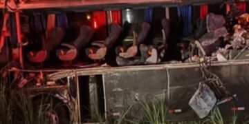 Tragédia: acidente com ônibus e caminhão deixa 12 mortos e 19 feridos no interior de São Paulo