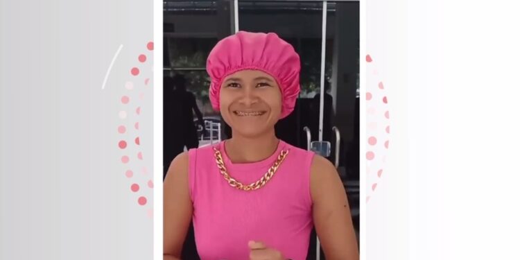 Suspeita de incendiar homem vivo ri ao ser presa: ‘achei que não ia ficar daquele jeito’