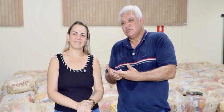 Deputada Cláudia de Jesus consegue cestas de alimentos para famílias atingidas pela cheia em Ji-Paraná