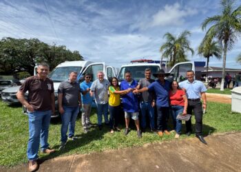 Dra. Taíssa entrega van odontológica e ambulância para Nova Mamoré