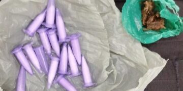 POLÍCIA MILITAR APREENDE DROGAS E CONDUZ SUSPEITO EM CHUPINGUAIA
