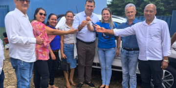 Deputada Cláudia de Jesus faz entrega de emenda para saúde e educação em Urupá