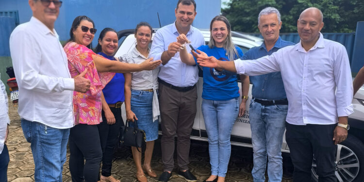 Deputada Cláudia de Jesus faz entrega de emenda para saúde e educação em Urupá