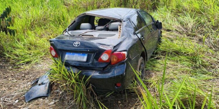 Duas pessoas ficam feridas em acidente na RO-133, zona rural de Theobroma