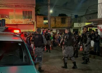 Urgente: homem é baleado com a filha de 5 anos no colo no bairro Alvorada; veja vídeo 