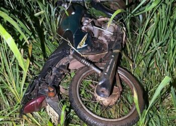 Motocicleta Furtada é Encontrada em Terreno Baldio em Rolim de Moura