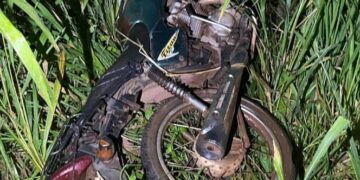 Motocicleta Furtada é Encontrada em Terreno Baldio em Rolim de Moura