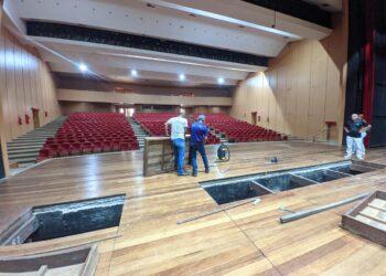 Governo de RO realiza manutenção do palco do Teatro Estadual Palácio das Artes
