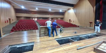 Governo de RO realiza manutenção do palco do Teatro Estadual Palácio das Artes