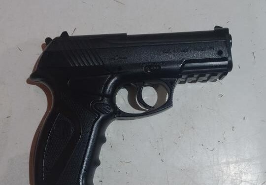 Homem armado é preso após ameaçar funcionários de lanchonete em Alto Paraíso