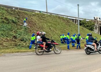 Operação Cidade Limpa realiza limpeza e manutenção no viaduto da Jatuarana