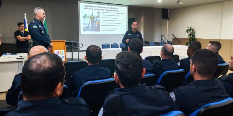 10º Batalhão da PMRO promove instrução para padronização de procedimentos no policiamento de trânsito