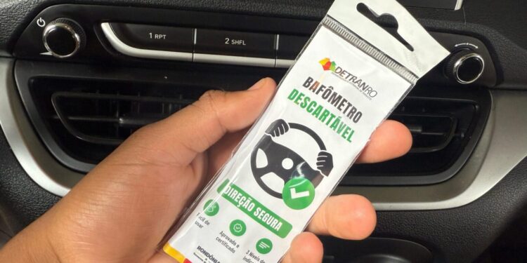 Bafômetros descartáveis distribuídos pelo Detran-RO alertam sobre a importância de não misturar álcool e direção