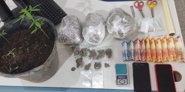 Polícia Militar apreende mais de 1kg de drogas e prende jovem por tráfico em Ariquemes
