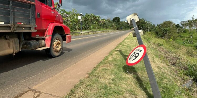 Após ataque a tiros, outro radar é derrubado na BR-364