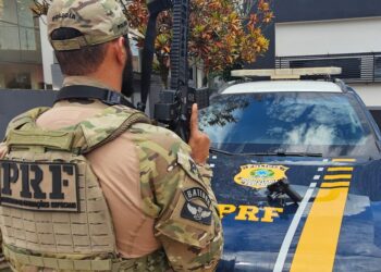PRF flagra condutor com porte ilegal de arma de fogo na BR-317, em Epitaciolândia/AC