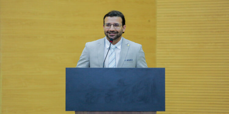 Deputado Ribeiro do Sinpol debate melhorias salariais para a classe médica em Rondônia