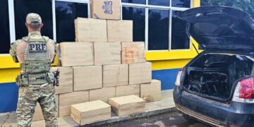 PRF apreende carga de cigarros contrabandeados na BR-364, no Acre