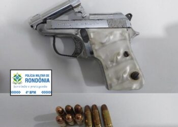 Polícia Militar apreende arma de fogo e prende dois homens durante ocorrência de violência doméstica em Cacoal