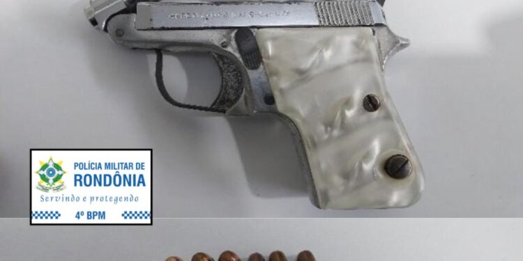 Polícia Militar apreende arma de fogo e prende dois homens durante ocorrência de violência doméstica em Cacoal