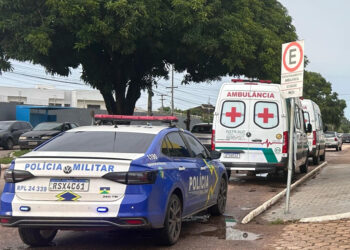 Homem é ferido a facadas pela esposa em residência na zona sul
