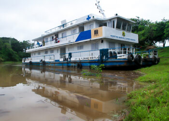 Barco Saúde da Prefeitura de Porto Velho vai garantir atendimento no distrito de Nazaré durante a cheia do Madeira