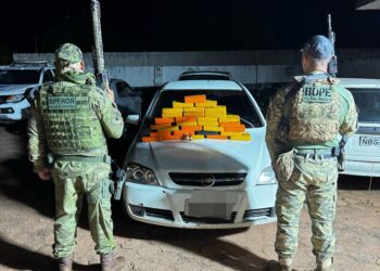 POLÍCIA MILITAR APREENDE 30 TABLETES DE COCAÍNA E PRENDE TRÊS SUSPEITOS EM GUAJARÁ-MIRIM