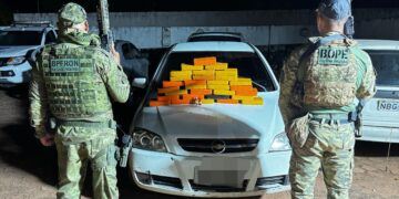 POLÍCIA MILITAR APREENDE 30 TABLETES DE COCAÍNA E PRENDE TRÊS SUSPEITOS EM GUAJARÁ-MIRIM