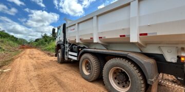 Prefeitura de Porto Velho intensifica recuperação de estradas vicinais com novos caminhões basculantes
