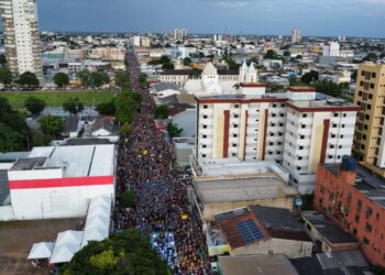 Multidão acompanha a banda do vai quem quer – VEJA O VÍDEO DO DRONE