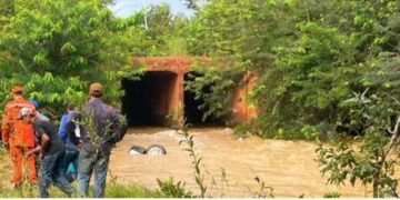 TRAGÉDIA: Mãe e filha morrem afogadas depois de carro cair em Rio em Rondônia