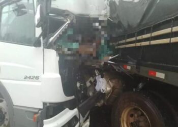 URGENTE: batida frontal de caminhões deixa motorista morto em trecho de rodovia federal entre as cidades de Vilhena e Comodoro (MT)