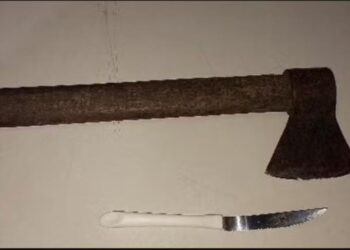 Homem tentou matar sua ex mulher com golpes de machado e faca